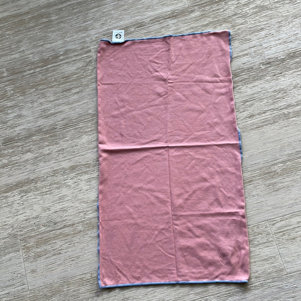 eQua hand towel by manduka